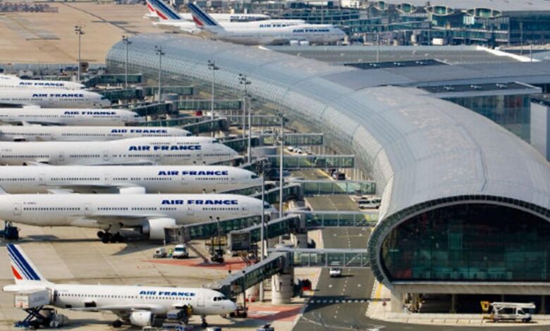 فرنسا…إخلاء قصر فرساي للمرة الخامسة والعديد من المطارات بعد تهديدات بوجود قنابل